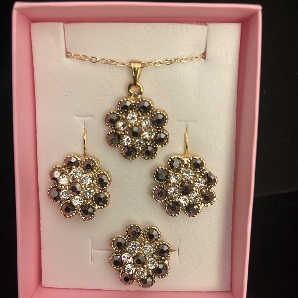 Jewelry Set - Picture 2 of 2